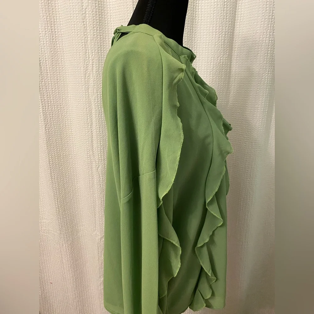 Chic Green Ruffle Blouse - Picture 4 of 8